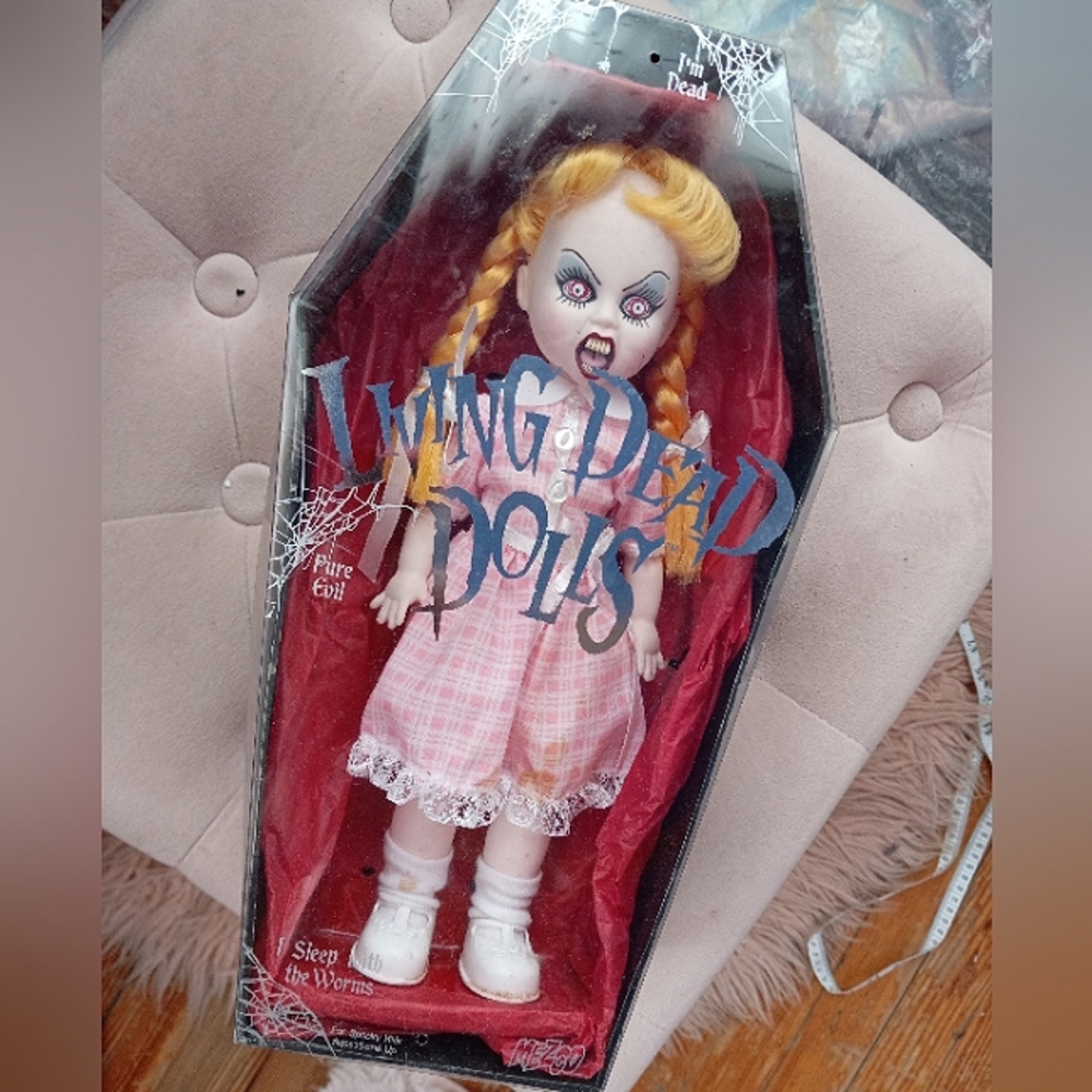 Living Dead Doll- Bad Bette Jane- Vintage Rare series 7!! Goth collectible doll